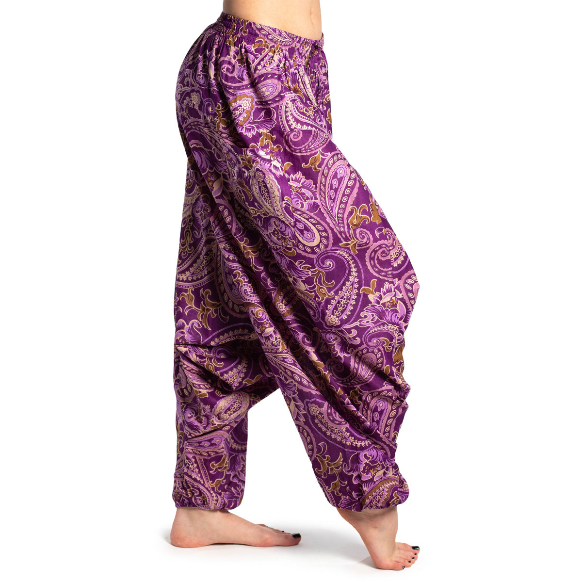 Aladdinhose in Violett mit Paisley Muster von ufash